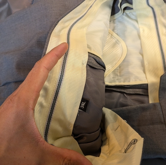 3-piece gray suit - Picture 8 of 10